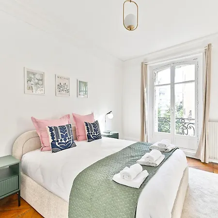 Parisien Spacieux #marais #rivoli Apartment