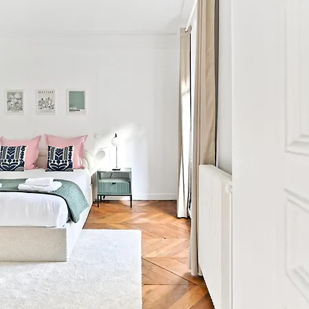 Parisien Spacieux #marais #rivoli Apartment